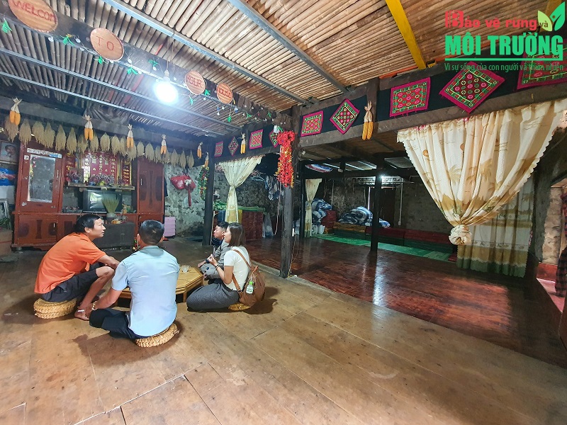 Bên trong ngôi nhà sàn đá được sử dụng làm dịch vụ homestay ở Cao Bằng.