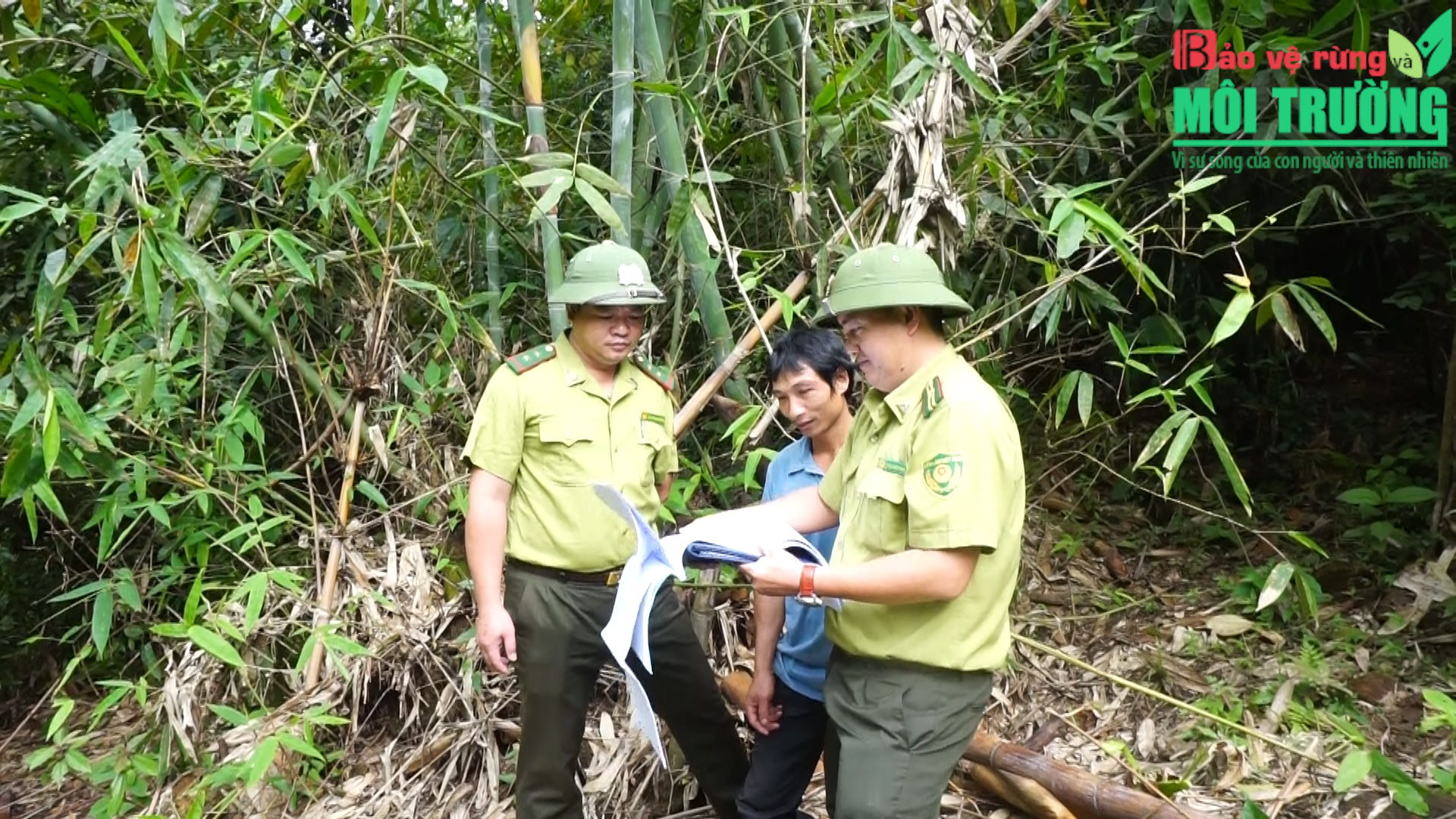 Cộng đồng người dân tích cực tham gia công tác tuần tra bảo vệ rừng, tại xã Xuân An, huyện Yên Lập.
