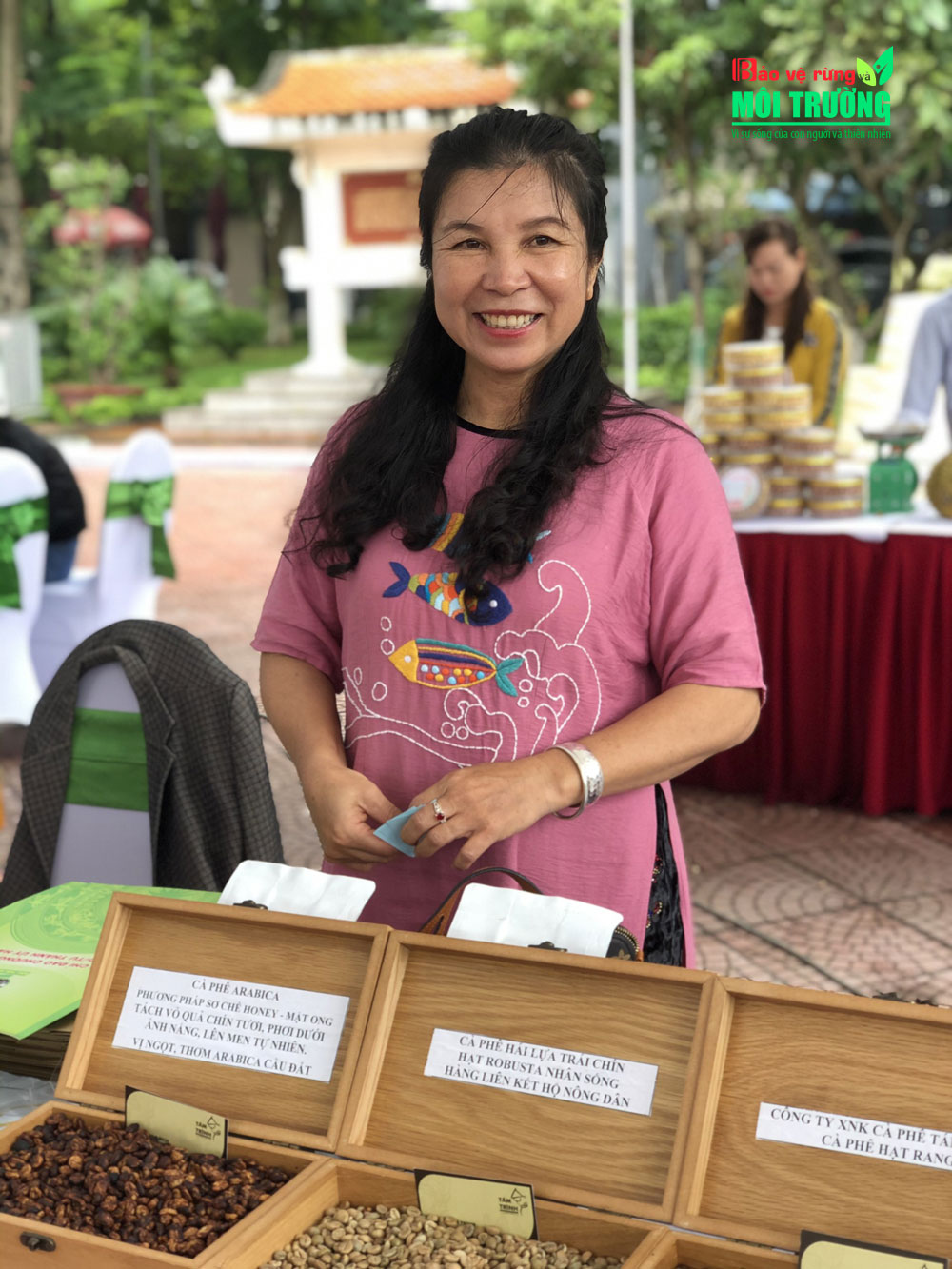 Doanh nhân Nguyễn Thị Tám - Giám đốc công ty TNHH XNK cafe Tám Trình tại chương trình quảng bá sản phẩm OCOP