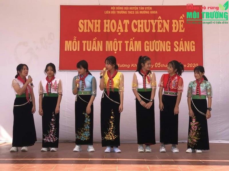 Thực hiện tốt mô hình sinh hoạt dưới cờ cho các em dân tộc thiểu số (Tân Uyên - Lai Châu).