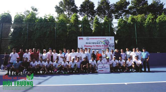 Hội DNT thị xã Phú Mỹ tổ chức giải quần vợt “Thương về Miền Trung” gây quỹ Ủng Hộ người dân Miền Trung khắc phục hậu quả do mưa lũ gây ra.
