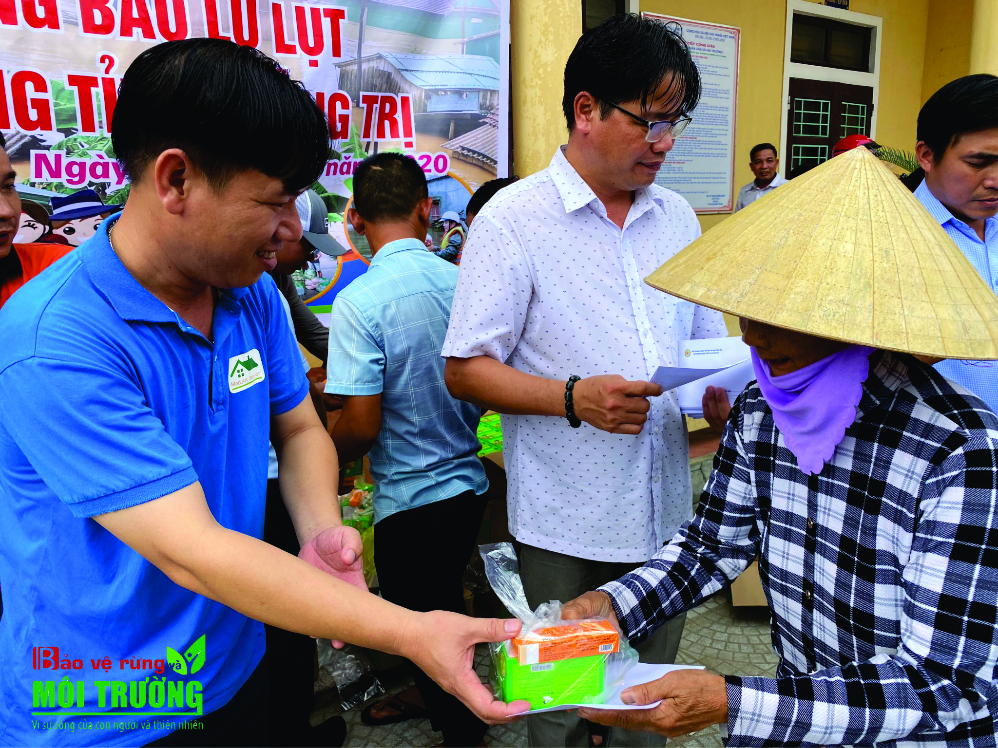 Hội Doanh nhân trẻ thị xã Phú Mỹ trao quà cho người dân các xã Hải Lâm, Hải Trường và Thị trấn Diên Sanh, Hải Lăng, tỉnh Quảng Trị.