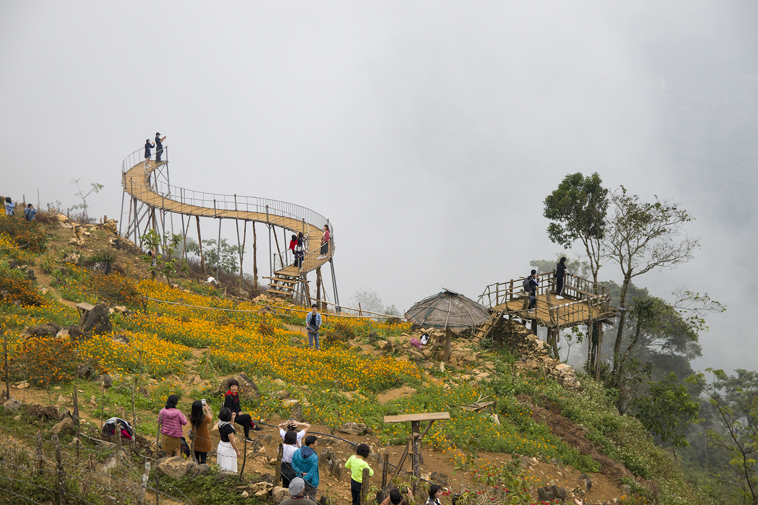 Hang Kia- Pà Cò được mệnh danh là “thiên đường trên mặt đất”, thu hút rất nhiều du khách đến khám phá.